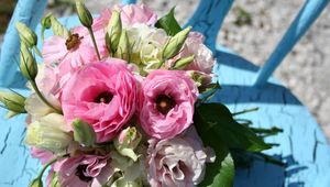 Preview wallpaper lisianthus russell, bouquet, chair, shadow