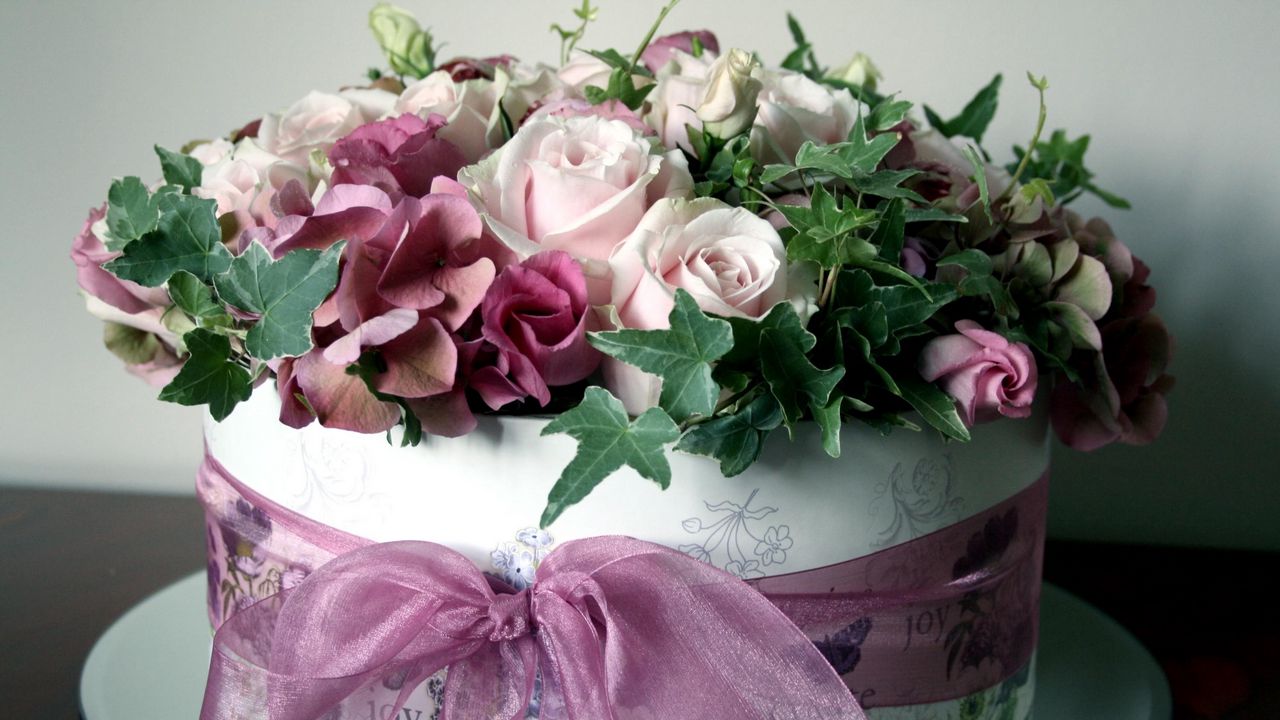 Wallpaper lisianthus russell, hydrangea, roses, box, ribbon, flowers