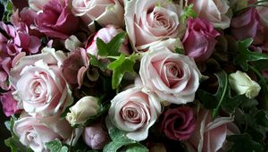 Preview wallpaper lisianthus russell, roses, flowers, bouquet, drop, freshness, leaves