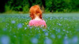 Preview wallpaper little girl, grass, sitting, field