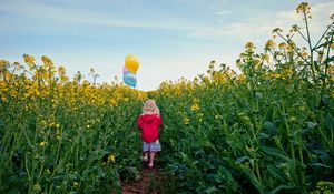 Preview wallpaper little girl, meadow, mood, balloons