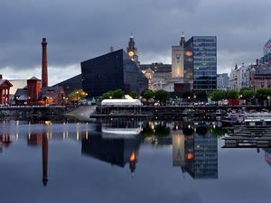 Preview wallpaper liverpool, river, buildings, night, beach