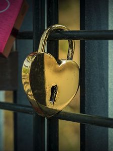 Preview wallpaper lock, heart, golden, love, closed