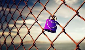 Preview wallpaper lock, heart, mesh, fence, rust