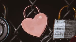 Preview wallpaper lock, heart, pink