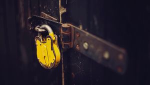 Preview wallpaper lock, rust, yellow, closed