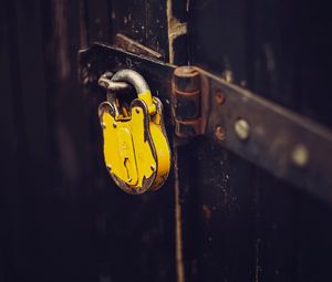 Preview wallpaper lock, rust, yellow, closed