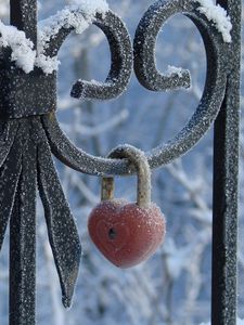 Preview wallpaper lock, snow, fence, heart, creativity