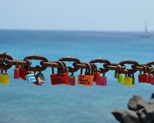 Preview wallpaper locks, chain, sea, sky