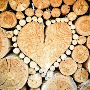 Preview wallpaper logs, heart, wood