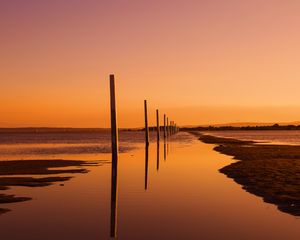 Preview wallpaper logs, water, reflection, horizon, twilight