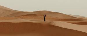 Preview wallpaper lonelines, alone, sdesert, dunes, girl