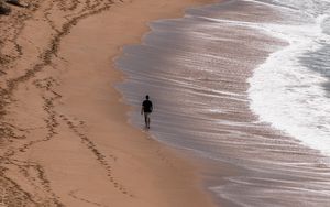 Preview wallpaper loneliness, alone, coast, walk, sea