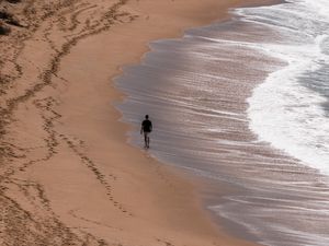 Preview wallpaper loneliness, alone, coast, walk, sea