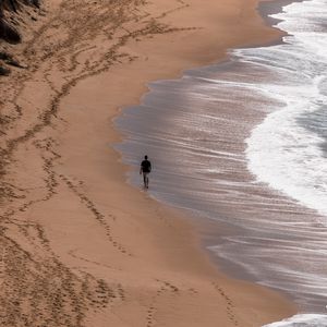 Preview wallpaper loneliness, alone, coast, walk, sea