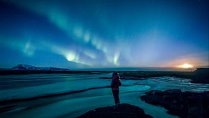 Preview wallpaper loneliness, alone, girl, northern lights, sky