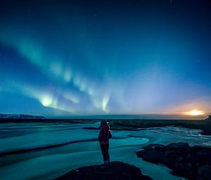 Preview wallpaper loneliness, alone, girl, northern lights, sky
