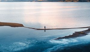 Preview wallpaper loneliness, alone, sea, mountains, valley