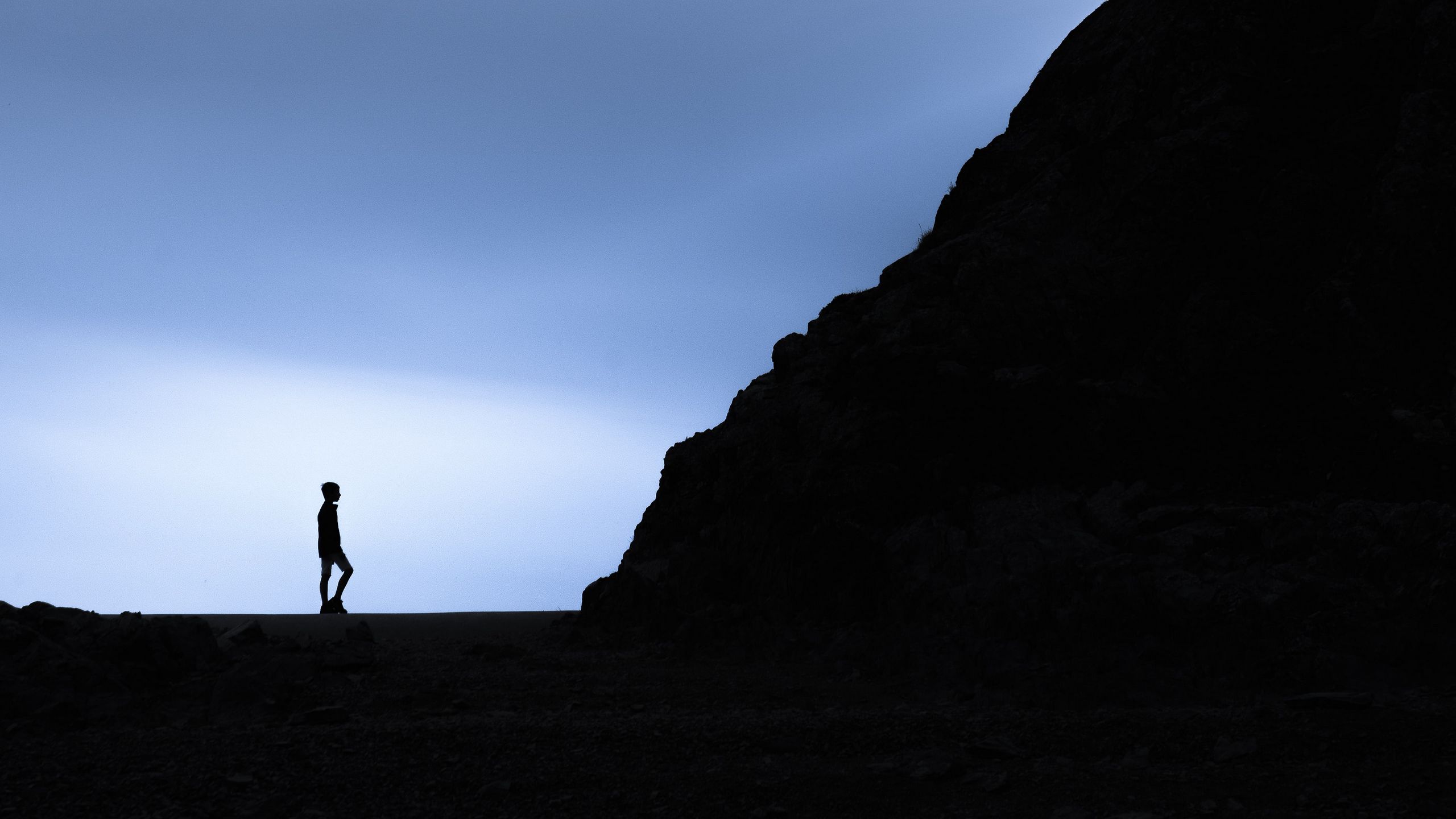 Download Wallpaper 2560x1440 Loneliness Alone Silhouette Mountain