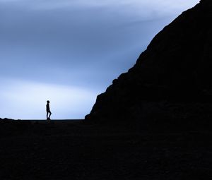 Preview wallpaper loneliness, alone, silhouette, mountain