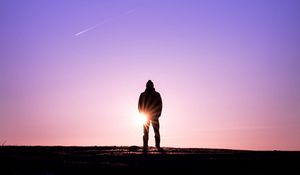 Preview wallpaper loneliness, alone, sun, rays, sunset