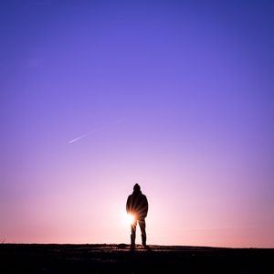 Preview wallpaper loneliness, alone, sun, rays, sunset