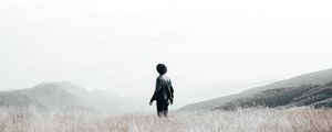 Preview wallpaper loneliness, field, hat, man