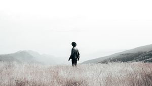 Preview wallpaper loneliness, field, hat, man