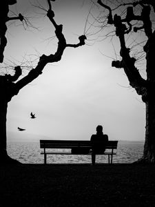 Preview wallpaper loneliness, lonely, bench, silhouette