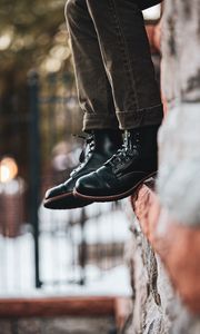 Preview wallpaper loneliness, lonely, legs, boots