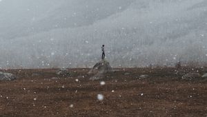 Preview wallpaper loneliness, lonely, snow, snowflakes, hill