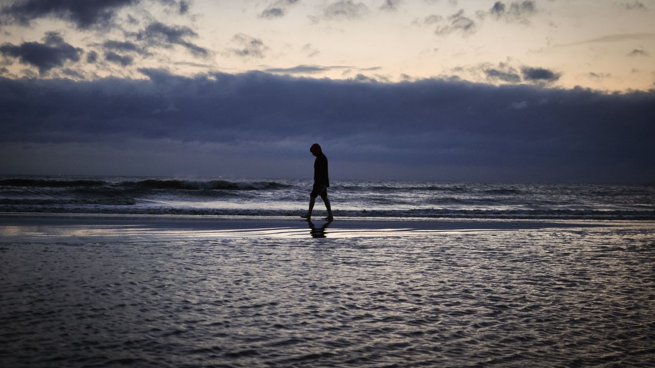 Wallpaper loneliness, silhouette, horizon, beach, sky