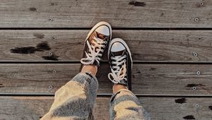 Preview wallpaper loneliness, sneakers, legs, wooden