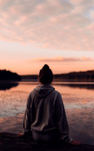 Preview wallpaper loneliness, sunset, lake, solitude