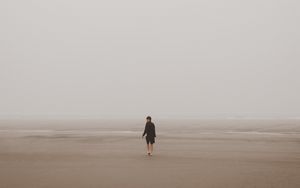 Preview wallpaper lonely, alone, sand, man, minimalism, oregon, usa
