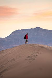 Preview wallpaper lonely, loneliness, desert, sand