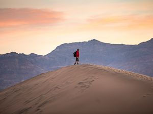 Preview wallpaper lonely, loneliness, desert, sand