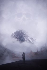 Preview wallpaper lonely, loneliness, fog, skull