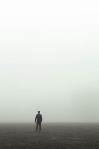 Preview wallpaper lonely, loneliness, fog, horizon