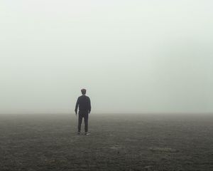 Preview wallpaper lonely, loneliness, fog, horizon