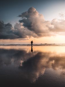 Preview wallpaper lonely, loneliness, horizon, clouds, sunset