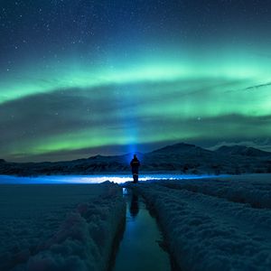 Preview wallpaper lonely, loneliness, northern lights, north