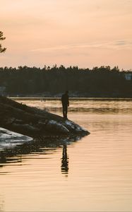 Preview wallpaper lonely, loneliness, shore, water