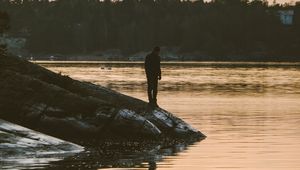 Preview wallpaper lonely, loneliness, shore, water