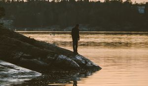 Preview wallpaper lonely, loneliness, shore, water