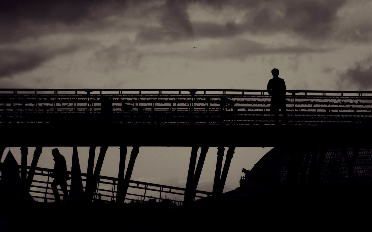 Download wallpaper 1280x800 lonely, loneliness, silhouette, bw