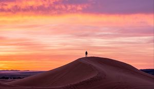 Preview wallpaper lonely, loneliness, silhouette, desert
