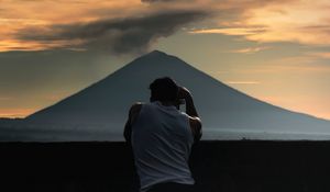 Preview wallpaper lonely, photographer, silhouette, mountain