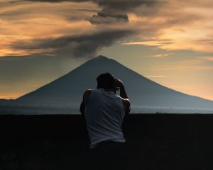 Preview wallpaper lonely, photographer, silhouette, mountain