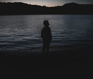 Preview wallpaper lonely, red, silhouette, hat